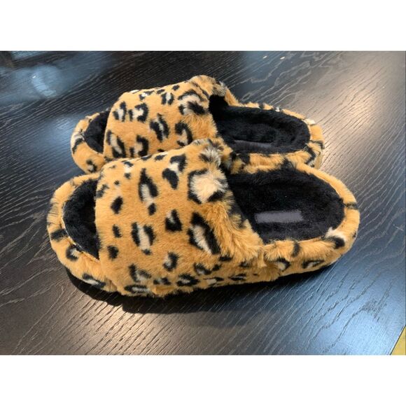 Crocs Classic Leopard, Faux Fur Slide Wm Sz. 8  Black Interior Sandals/ Slippers - Picture 2 of 5